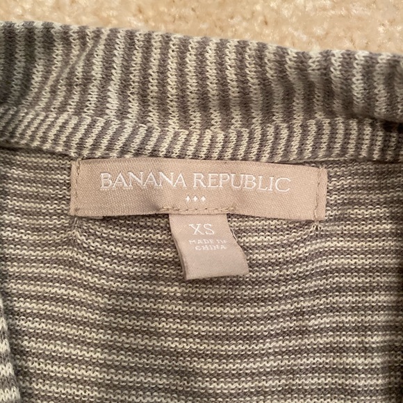 Banana Republic Woman’s Cardigan - Picture 3 of 4